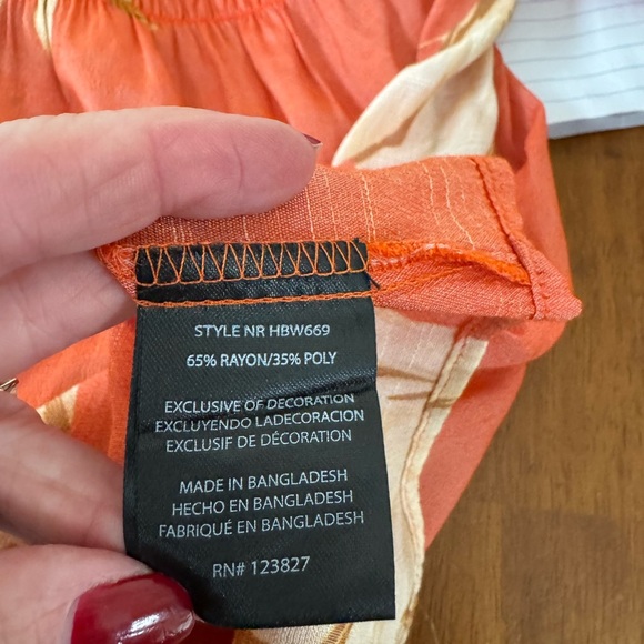 Herve Benard silky poly rayon off shoulder floral  blouse SM 14-15in pit - Picture 4 of 6